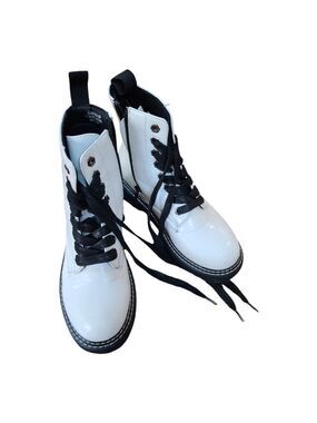Dunes Cannon White Lace-Up Booties Size 6.5M